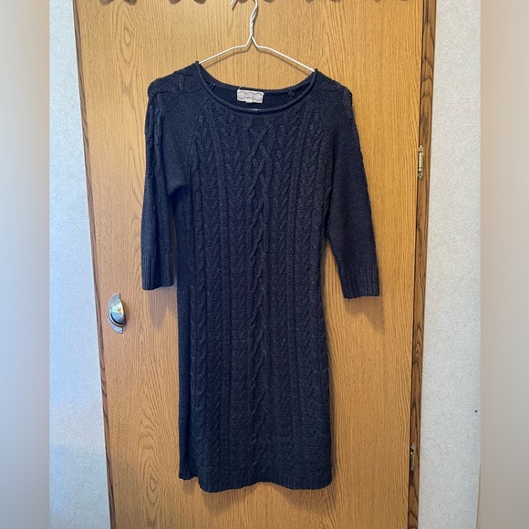 Pink Rose Dresses & Skirts - Beautiful knitted Pink Rose dress in size medium, still in perfect condition